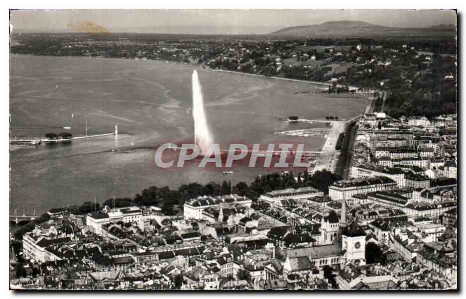 CPA Geneve La Cathedrale de St Pierre la Rade et le Jet d'eau
