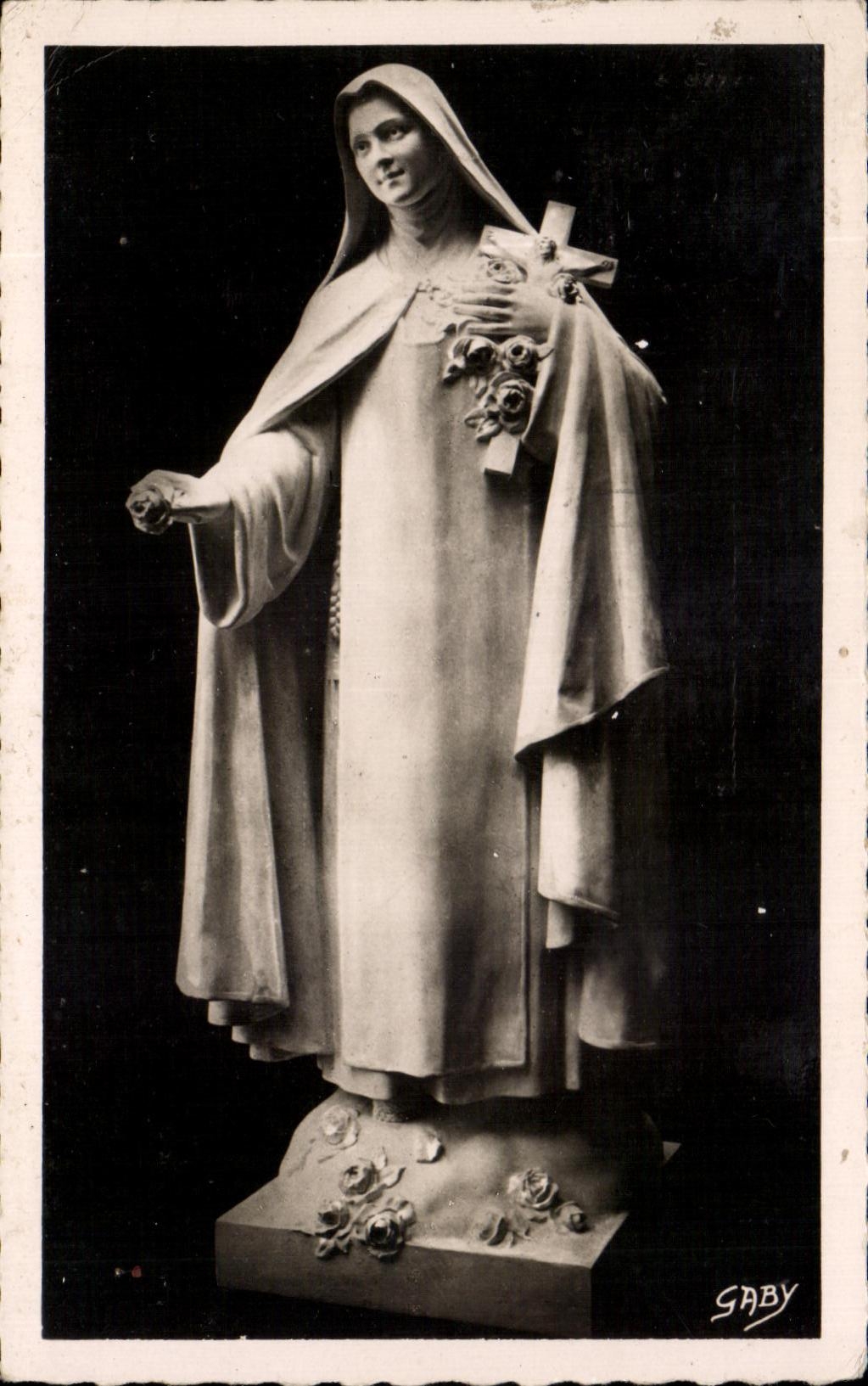 CPA Lisieux Statue de Sainte Therese