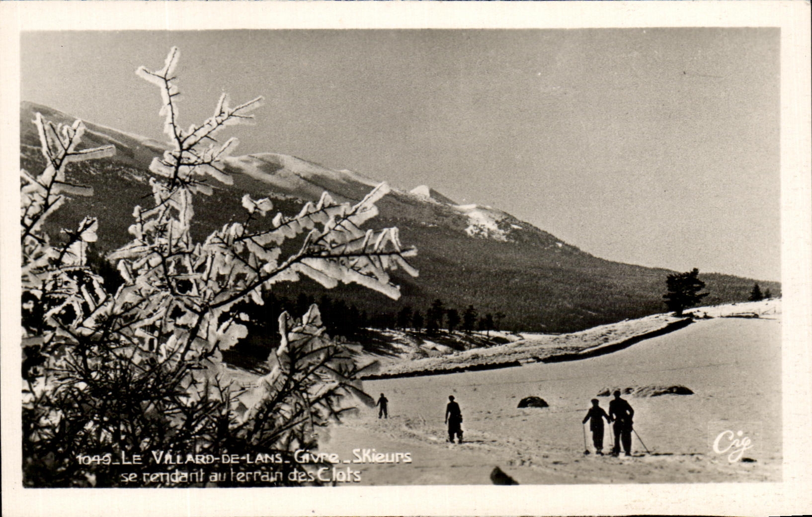 Le Villard-de-Lans — Givre — Skieurs se rendant au terrain des Clots — Cig