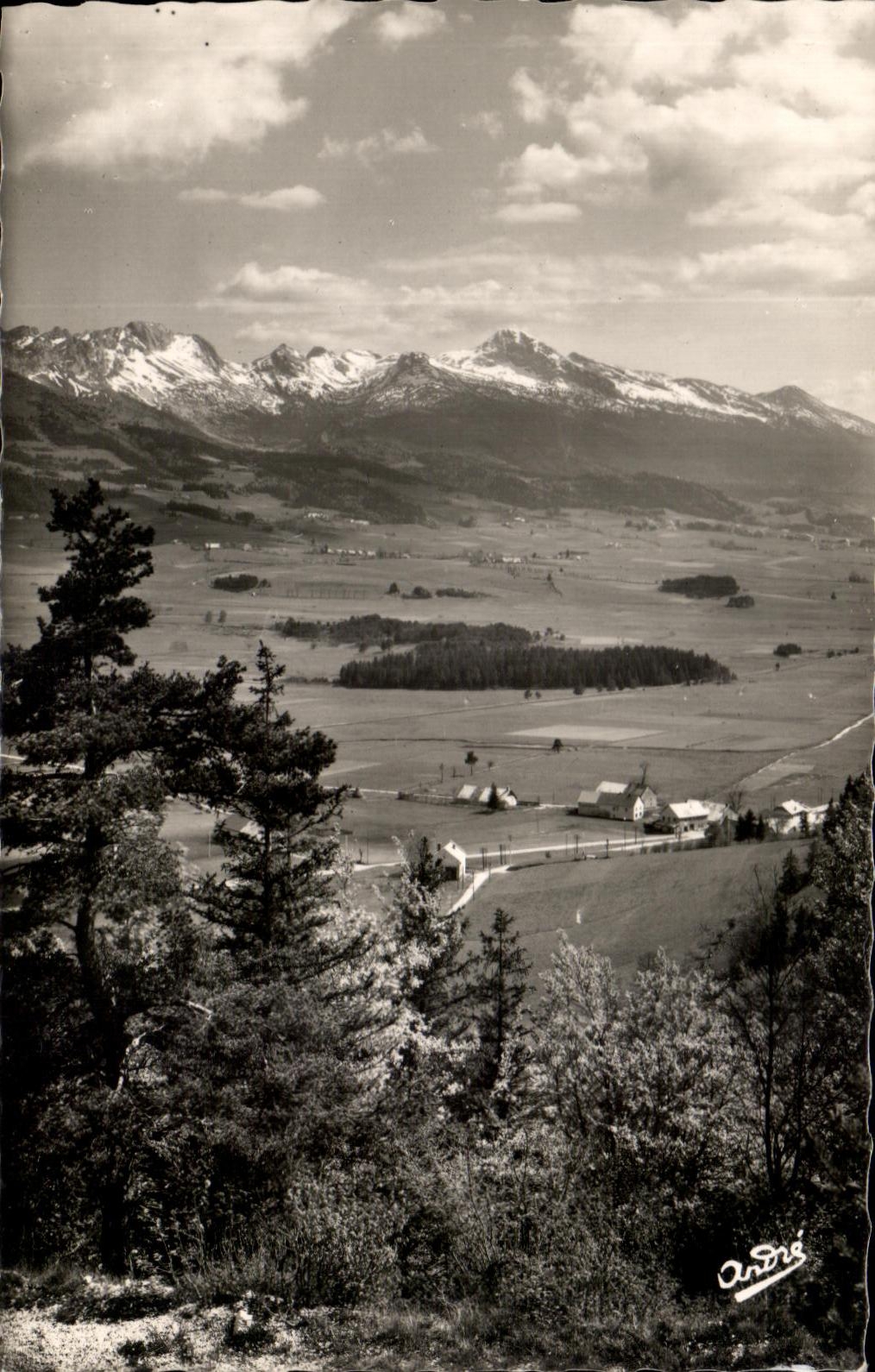 CPA Les Belles Alpes Francaise sRoute de Grenoble a Villard De Lans La Maucherolle
