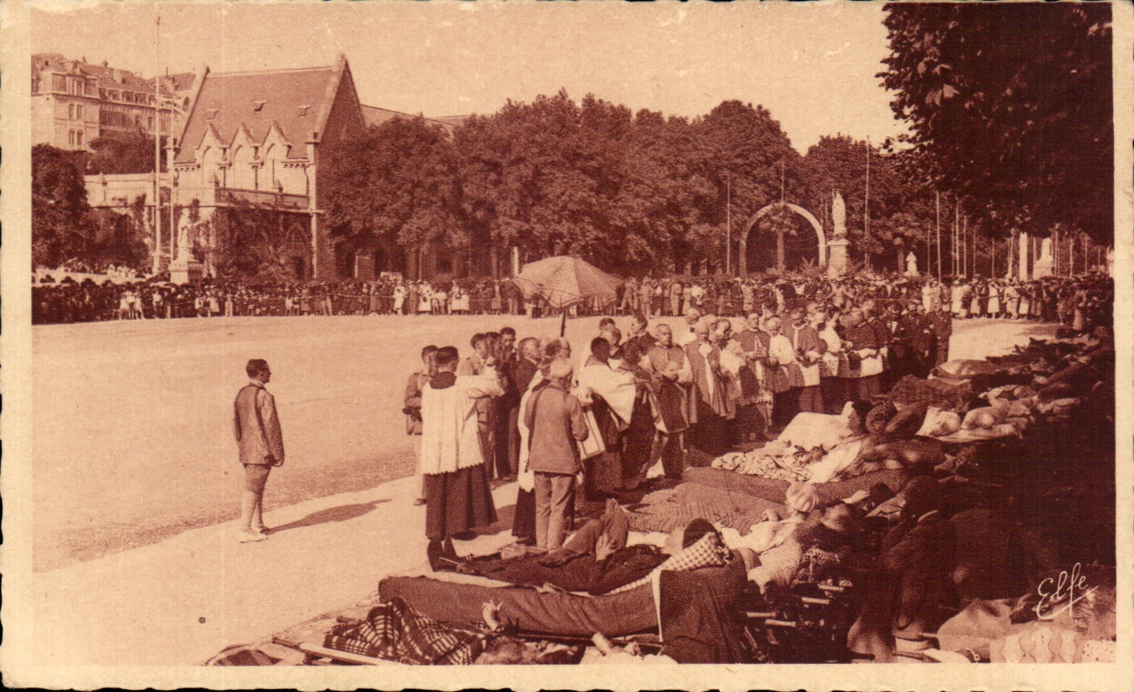 CPA Lourdes La Banediction Des Malades Sur L'Esplanade Du Rosaile