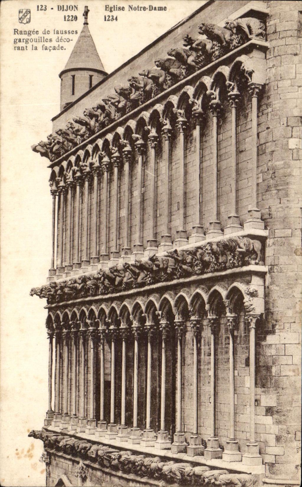 CPA Dijon Eglise Notre Dame Rangee de fausses Gargouilles 