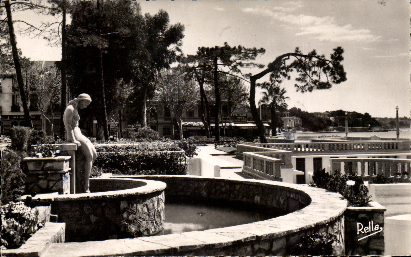 CPA La Cote d'Azur Juan Les Pins Le Jardin du President Roosevelt