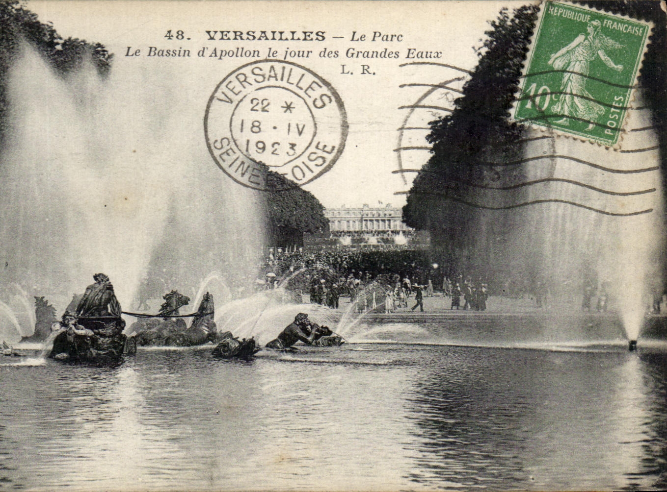 CPA Versailles Le Parc Le Bassin d'Apollon le jour des Grandes Eaux