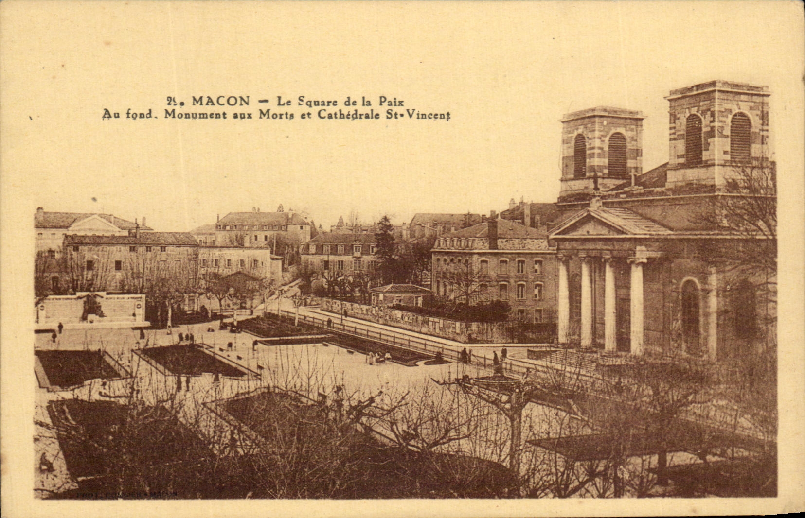 CPA Macon Le Square de la Paix Au fond Monument auz Moris et 