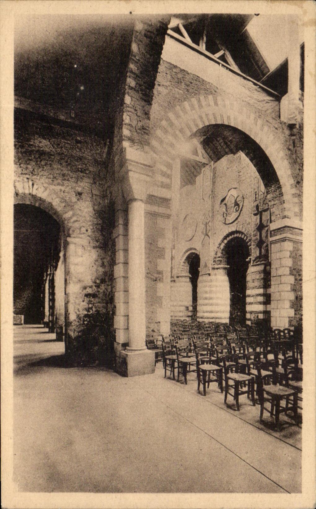 CPA St Philbert de Grand Lieu Eglise Abbatiate Carolingienne Grande nef et bas cote Sud vus du croisillon du transept