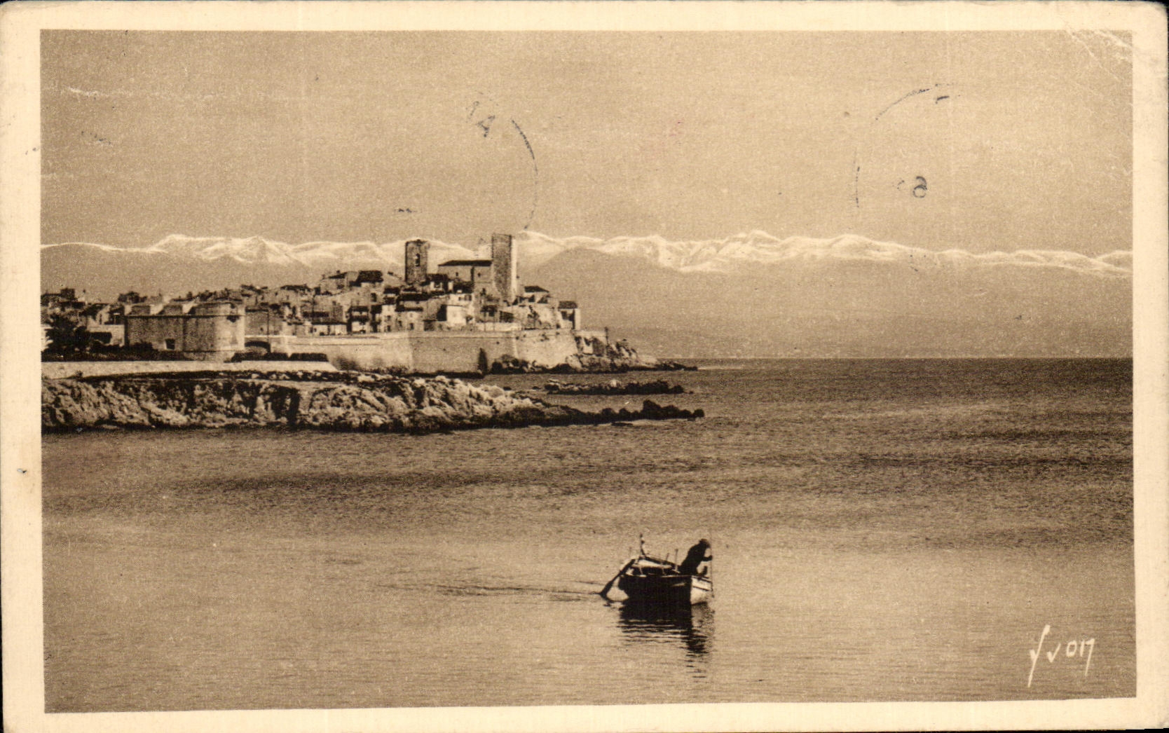 Antibes — Les remparts et la chaîne des Alpes — Les Éditions d'Art Vyon
