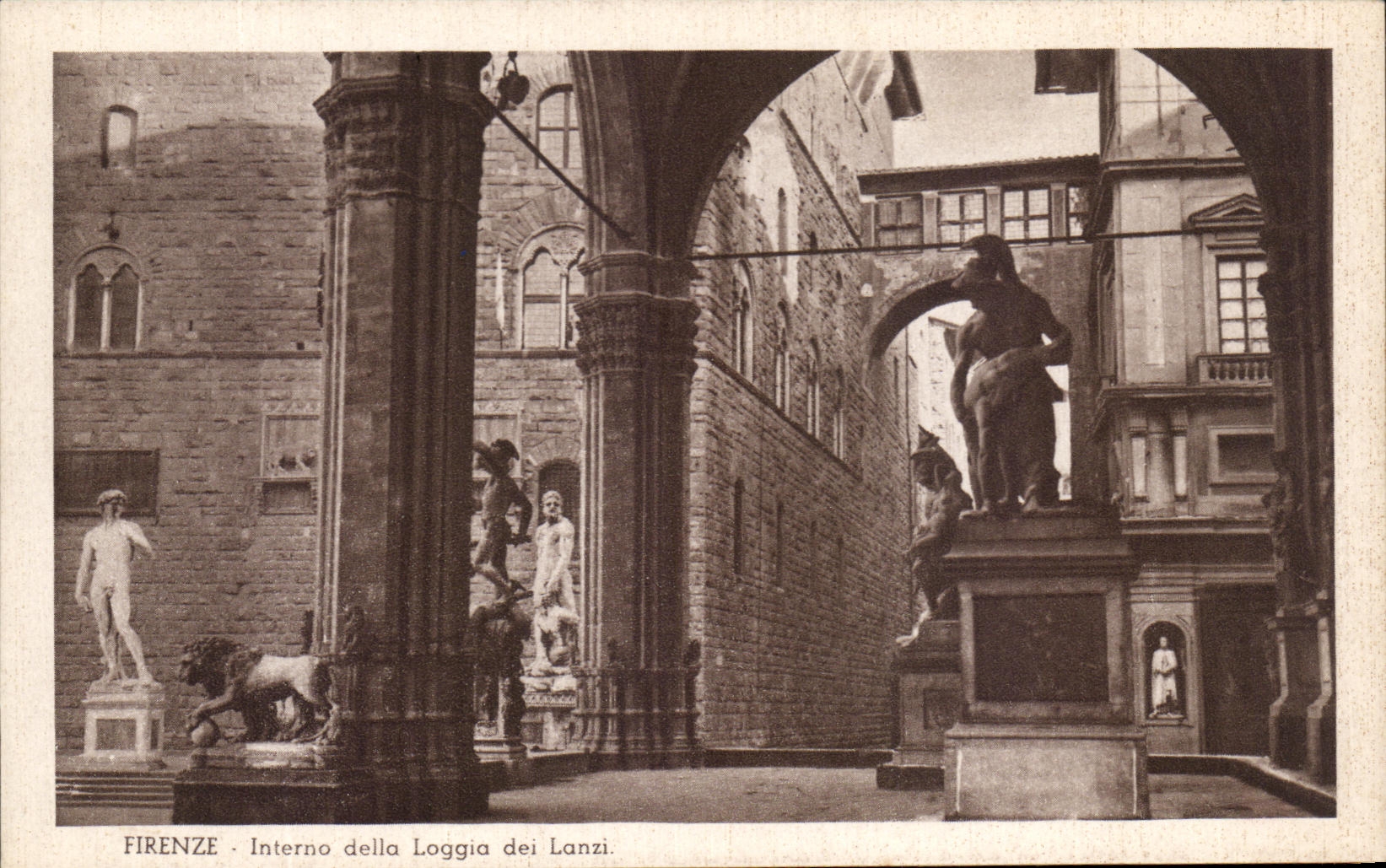 CPA Flrenze Interno della Loggia dei Lanzi