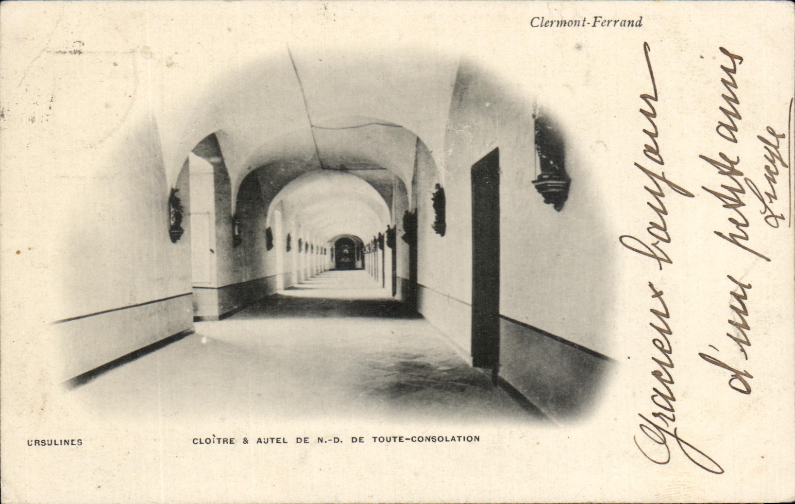 CPA Clermont Ferrand Cloitre Autel De ND de Toute Consolation