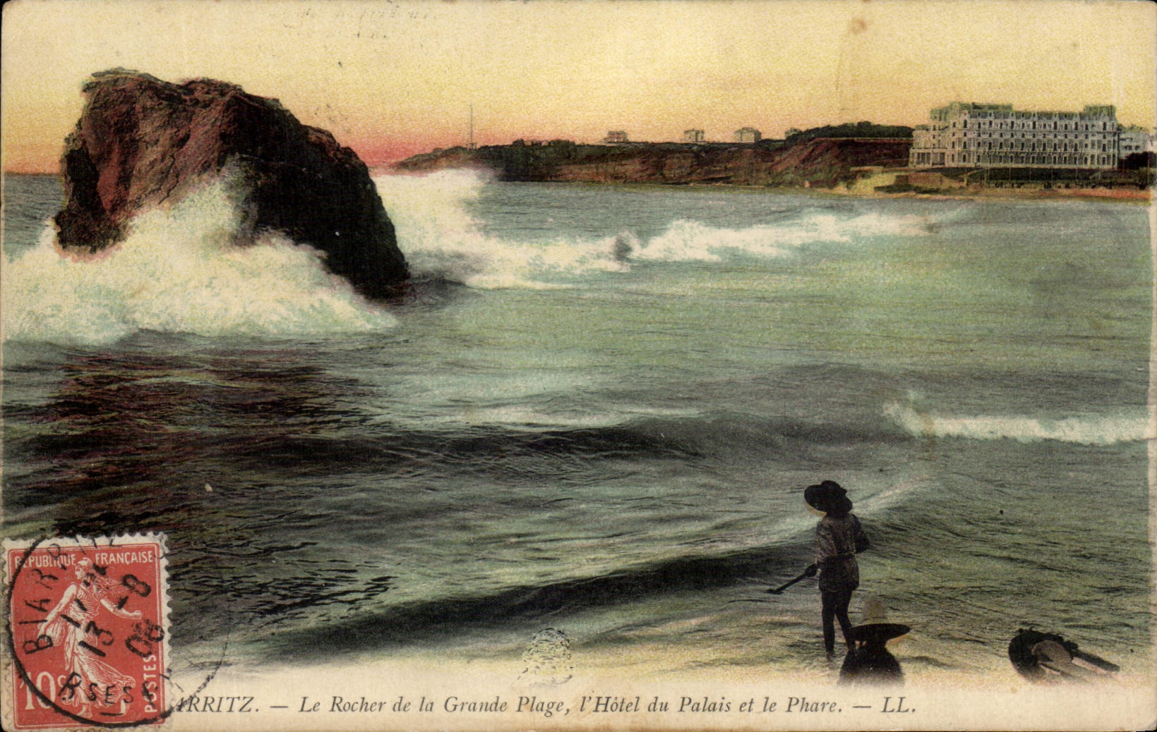 CPA Biarritz Le Rocher de la Plage l'Hotel du Palais et le Phare