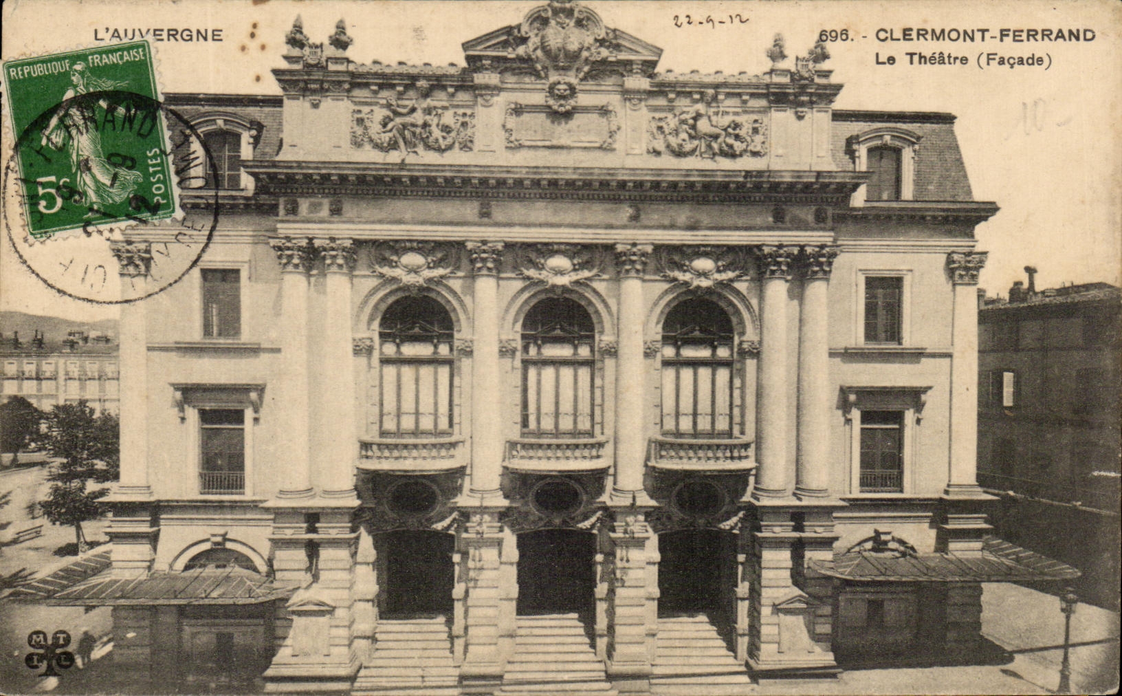 CPA L'Auvergne Clermont Ferrand Le theatre