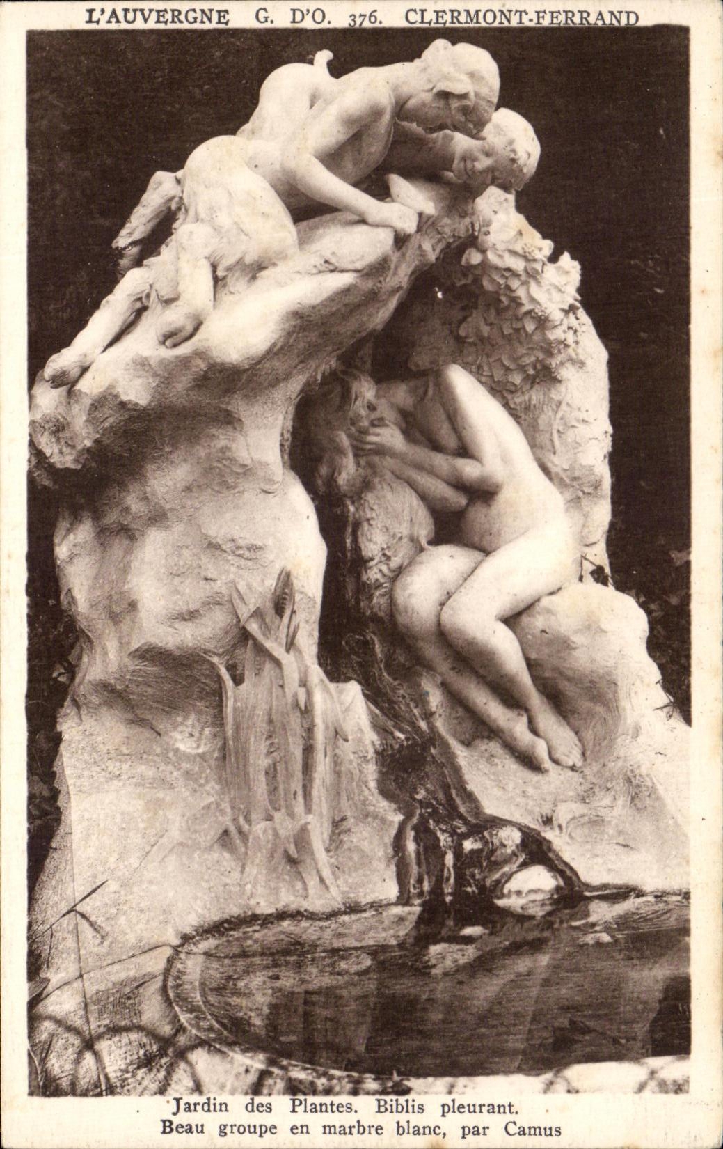 CPA Clermont Ferrand Jardin des Plantes Biblis Pleurant Beau Groupe en Marbe Blanc Par Camus