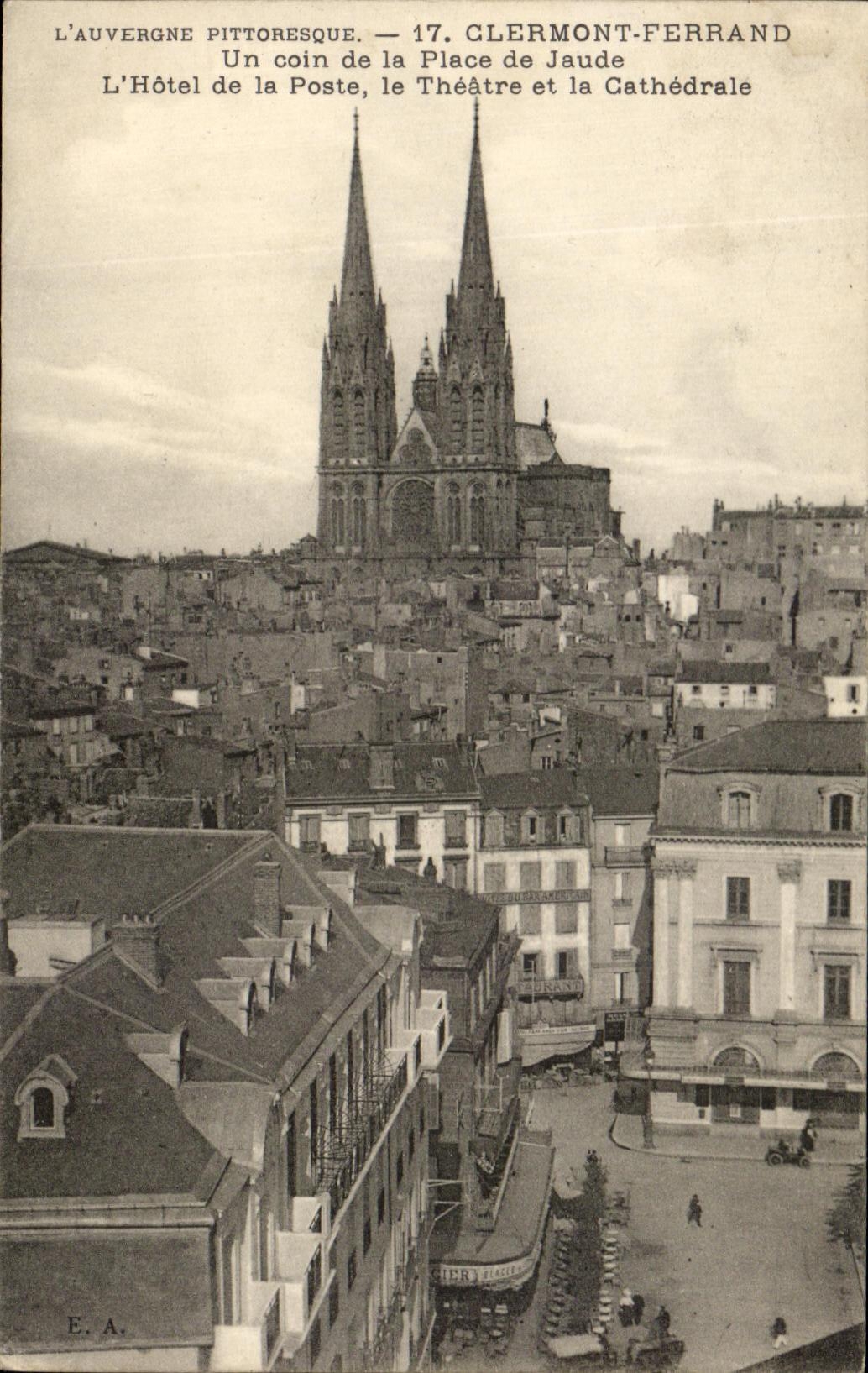 Clermont-Ferrand — Vue de la Place de Jaude, l'Hôtel de la Poste, le Théâtre et la Cathédrale — E.A.