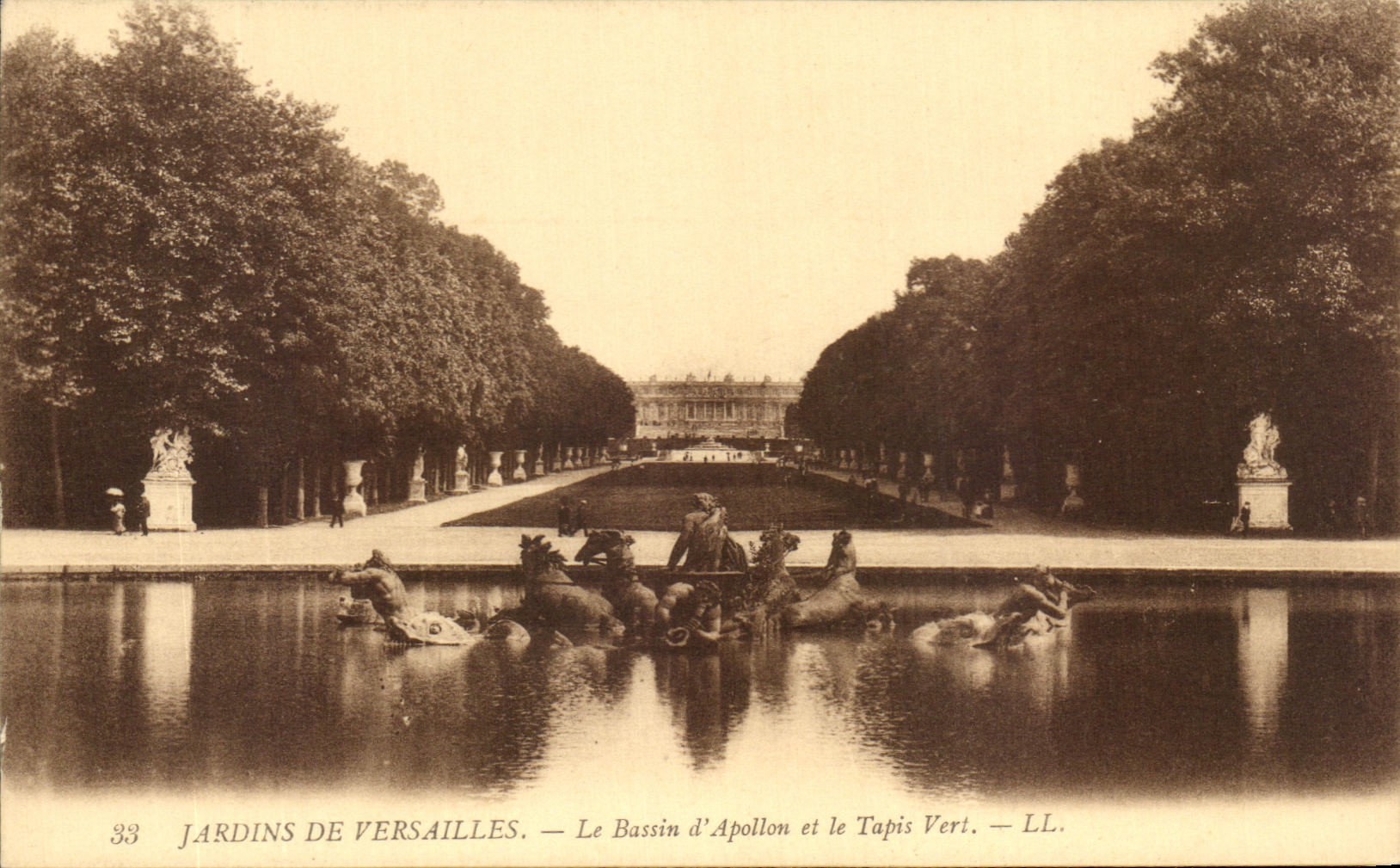 Jardins de Versailles — Le Bassin d'Apollon et le Tapis Vert — LL.
