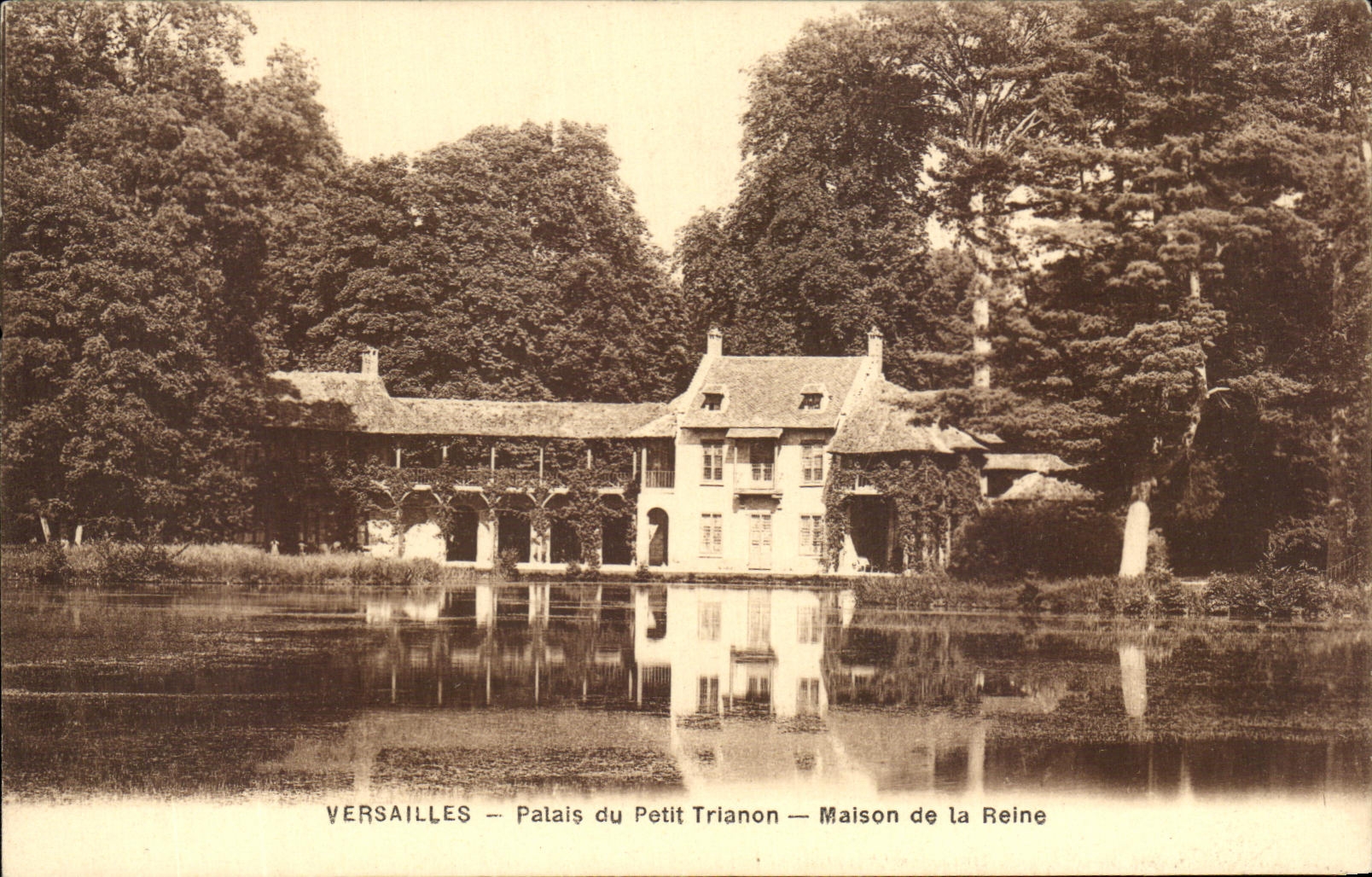 CPA Versailles Palais du Petit Trianon Maison de la Reine