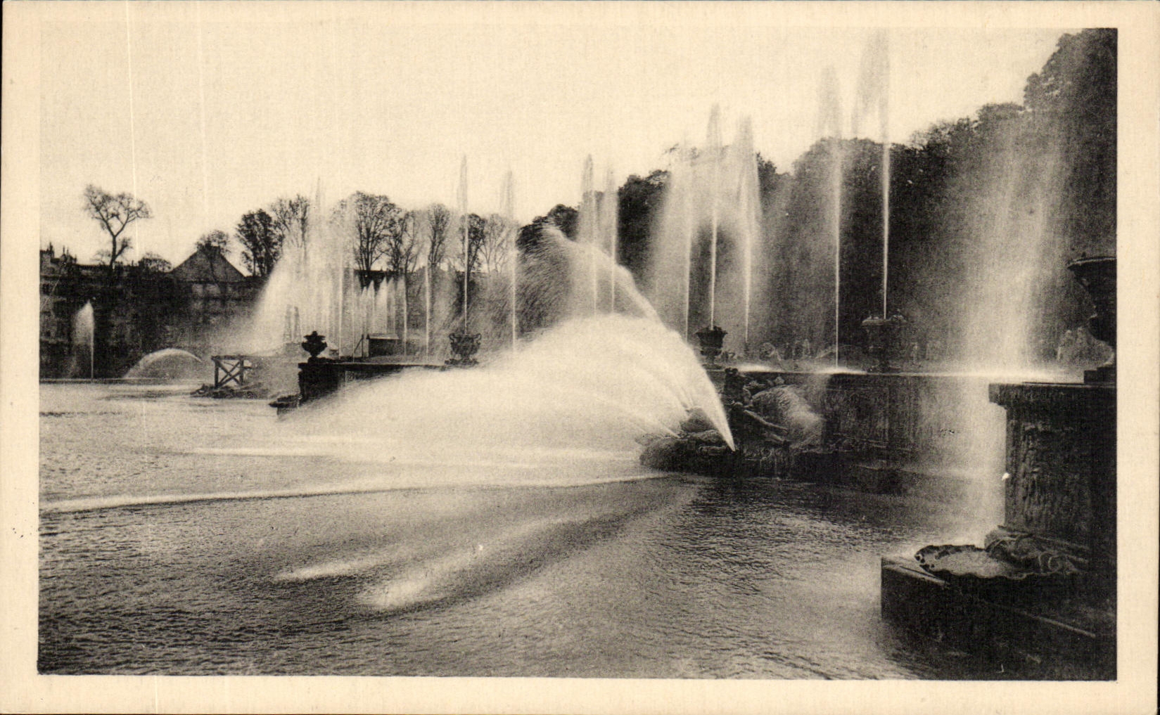 CPA Parc Du Chateau De Versailles Le Bassin De Neptune Grandes Eaux