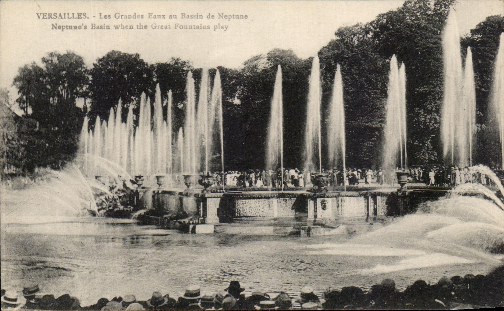CPA Versailles Les Grandes Faux an Bassin de Neptune