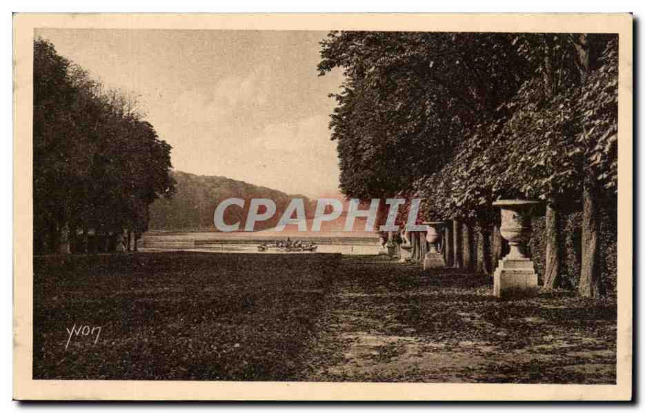 CPA Splendeurs Et Charmes De Versailles Les Jardins Le Tapis Vert et le Bassin d'Apollon 