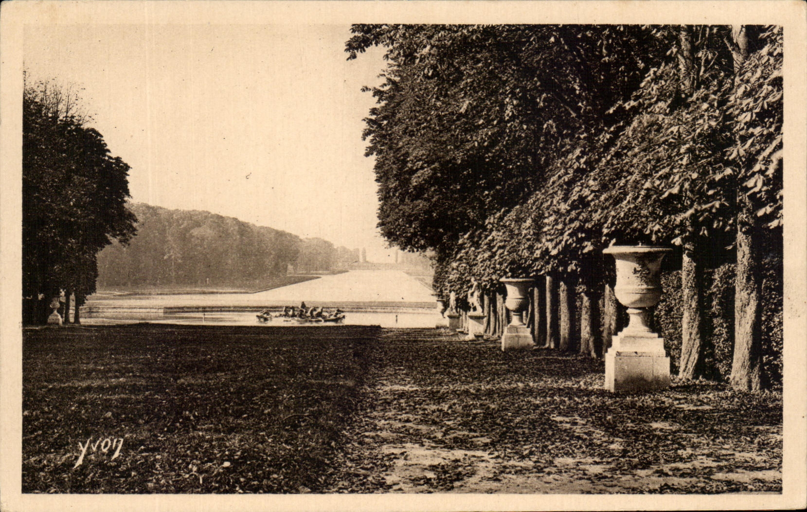 Les Jardins - Le Tapis Vert et le Bassin d'Apollon — Édition d'Art UVON Paris, n°6