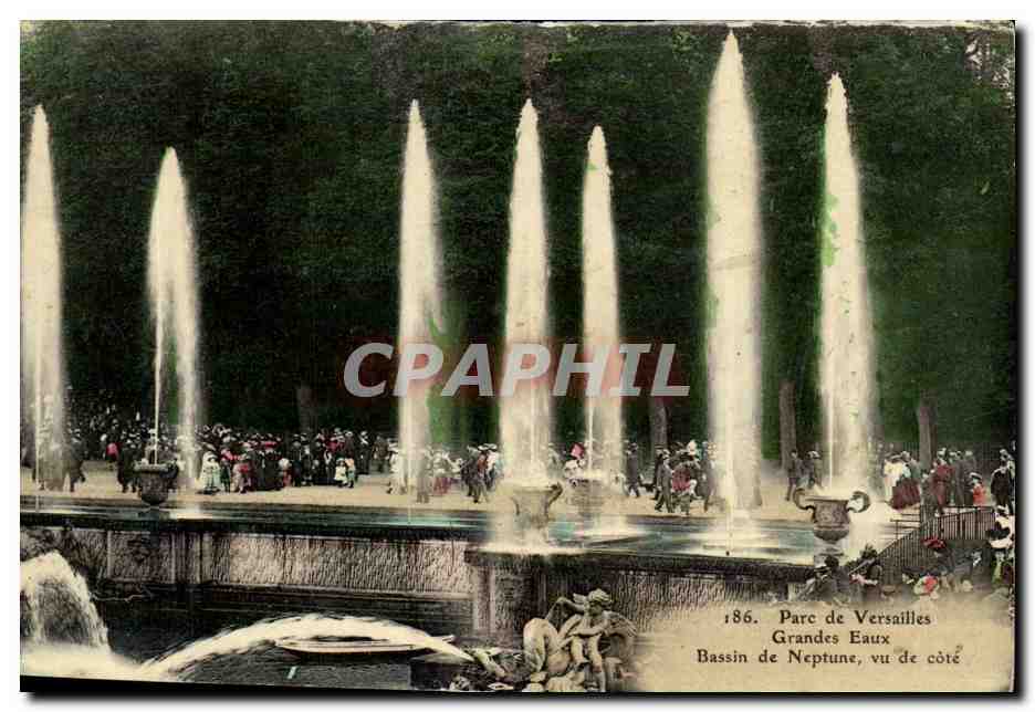 CPA Parc de Versailles Grandes Eaux Bassin de Neptune vu de cote