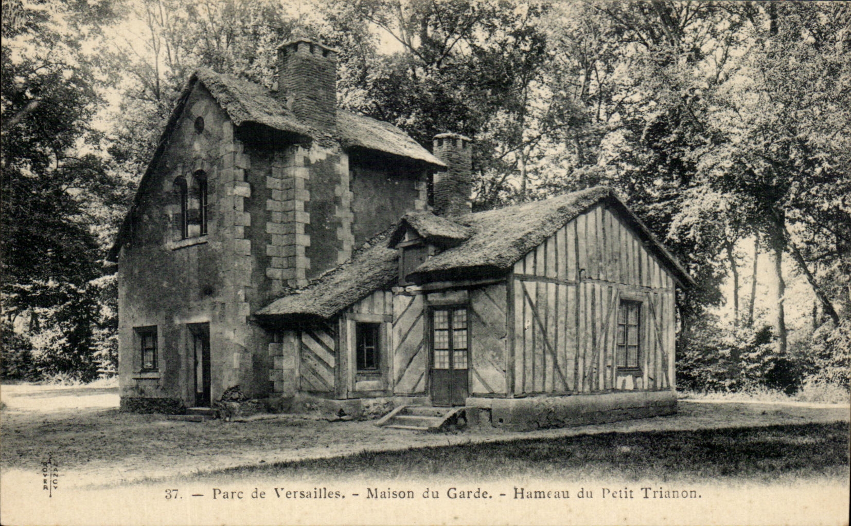 CPA Parc de Versailles Maison du Garde Hameau du Petit Trianon