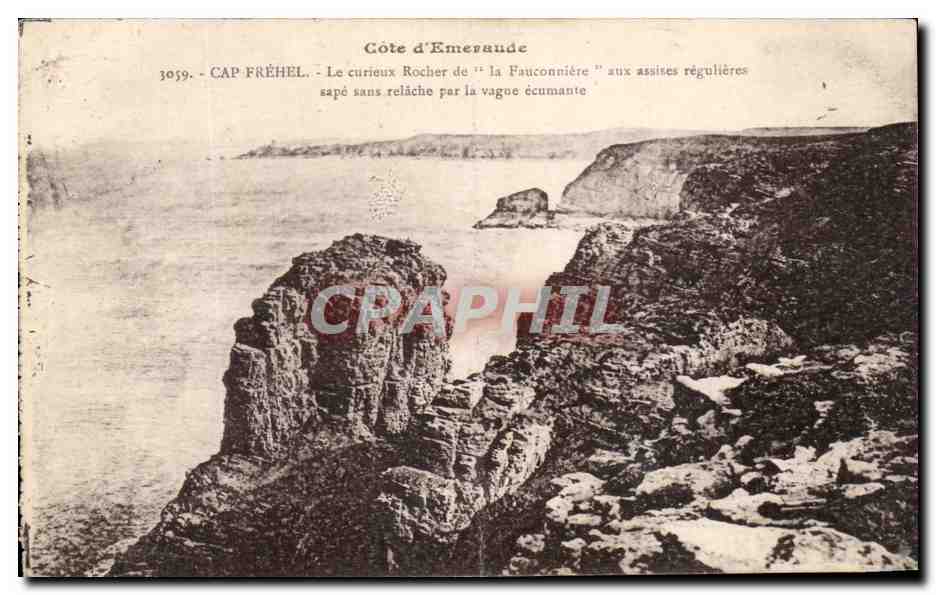 CPA Cote D'Emeraude Cap Frehel Le Curieux Rocher