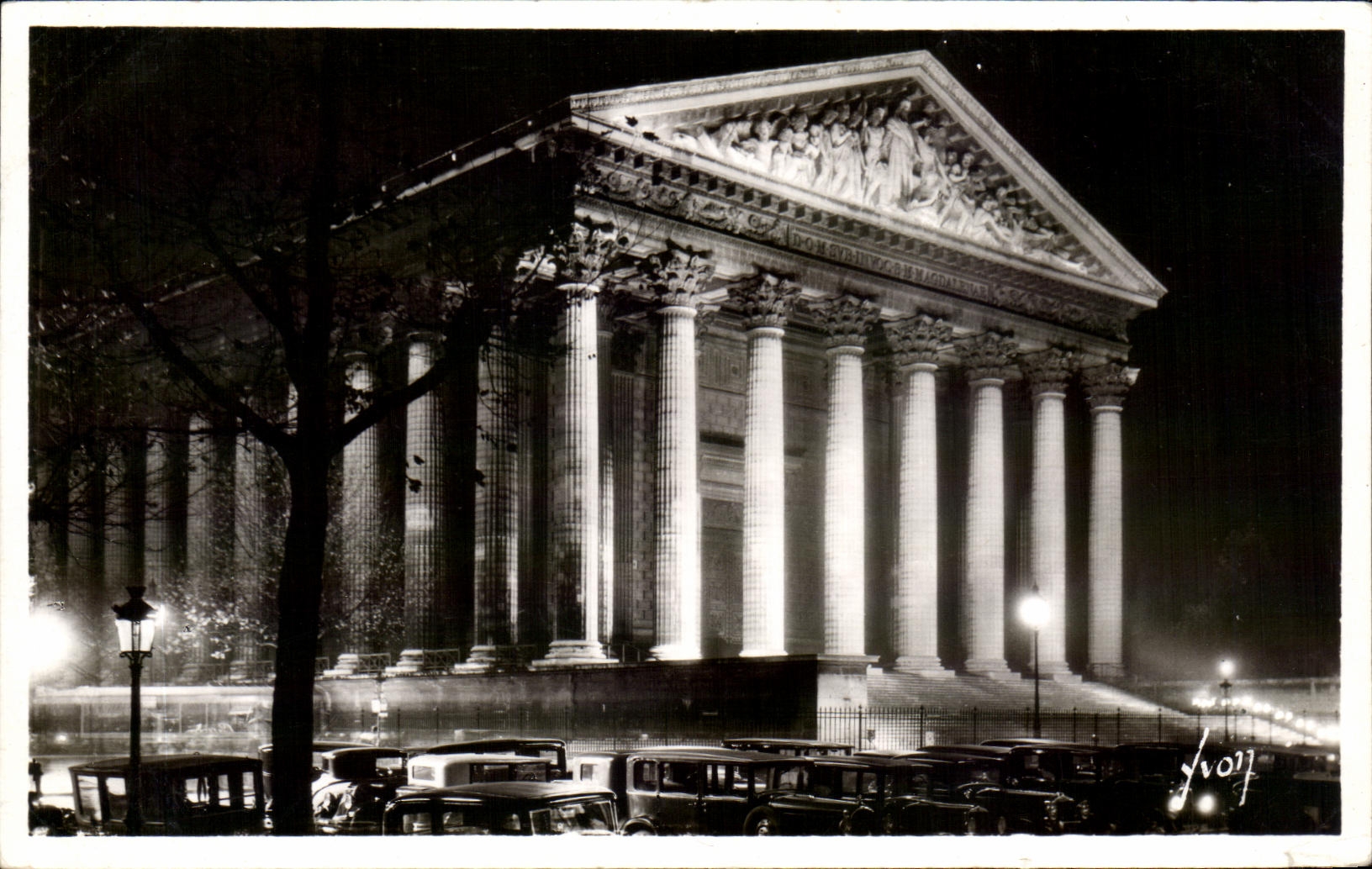 CPA Paris En Flanant L'Eglise de la Madeleine Illuminee