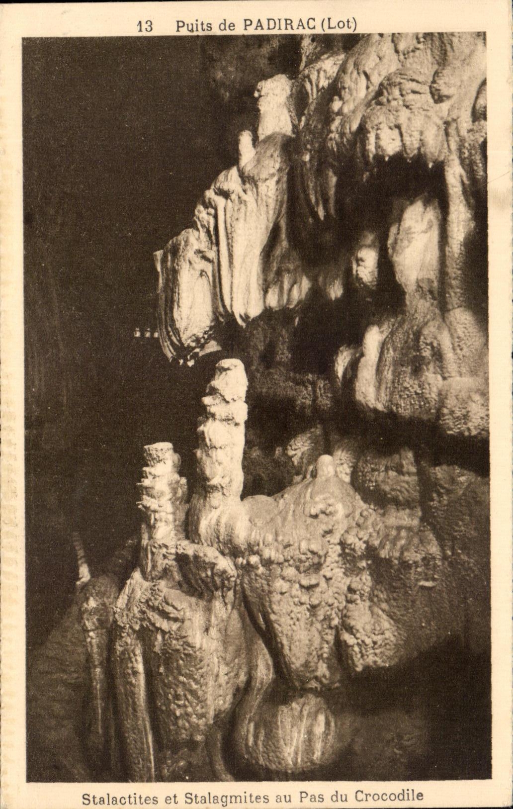 Puits de PADIRAC (Lot) — Stalaktiten und Stalagmiten am Pas du Crocodile — Phototypie-Hélio Limoges, n°13