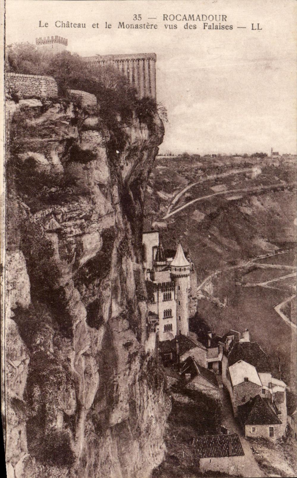 Rocamadour — Le Château et le Monastère vus des Falaises — LL