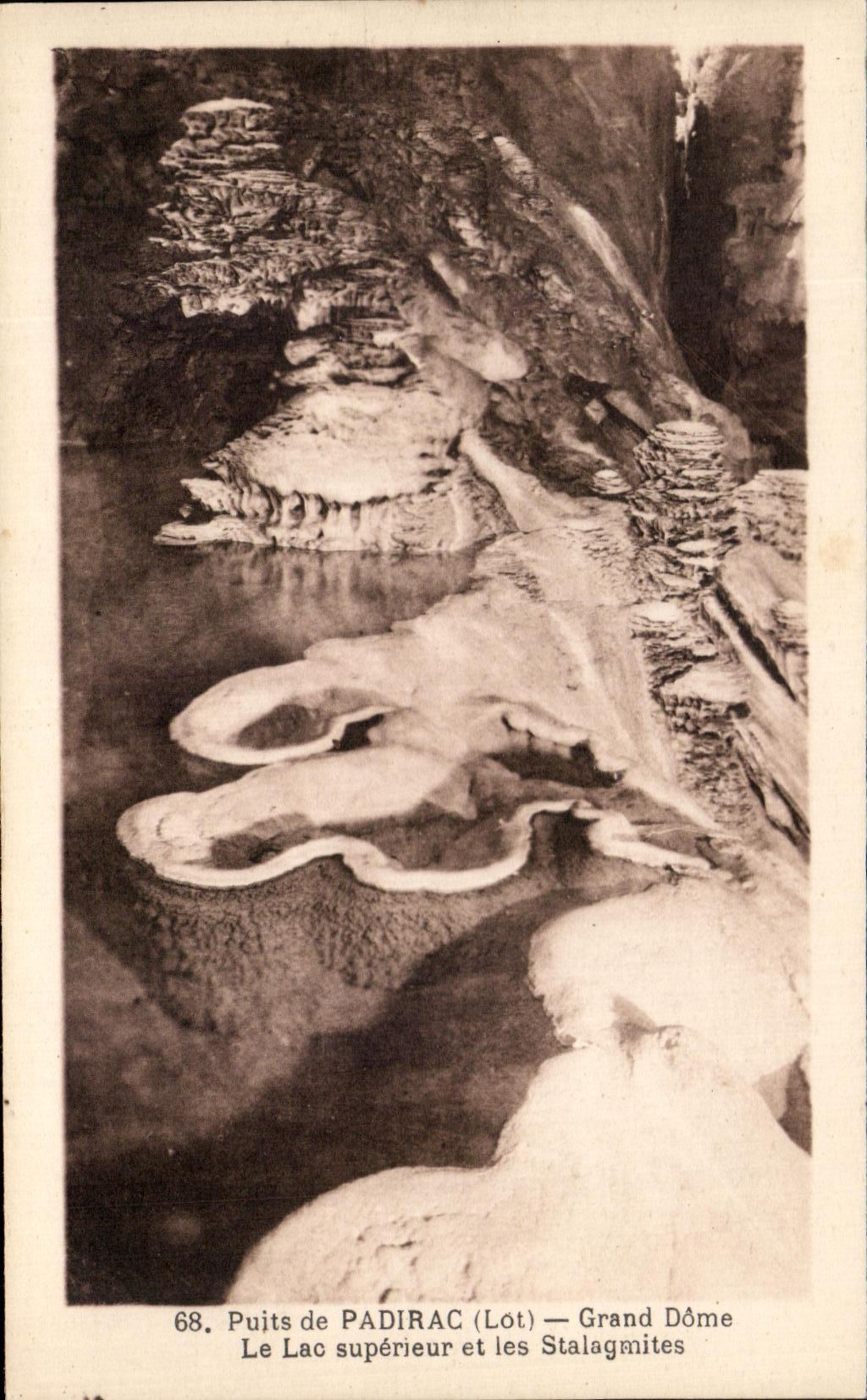 Puits de Padirac (Lot) — Grand Dôme — Le Lac supérieur et les Stalagmites