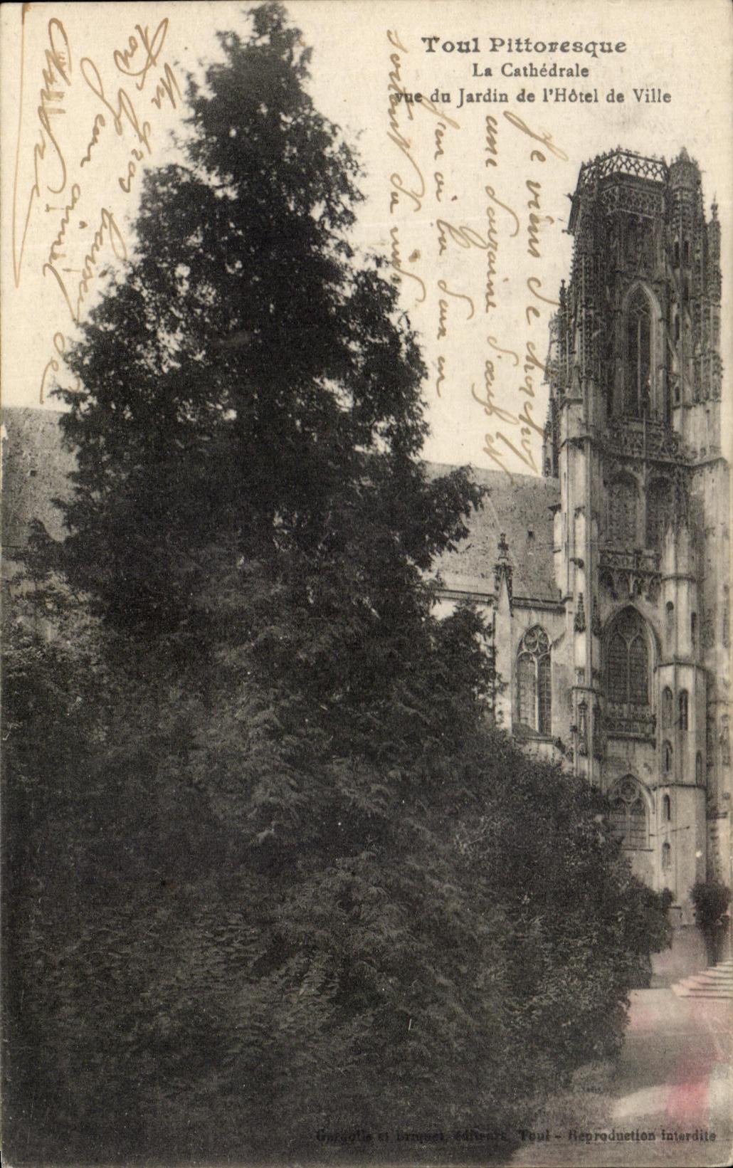 Toul Pittoresque — La Cathédrale vue du Jardin de l'Hôtel de Ville — Gargolle et Drapet, Éditeurs Toul