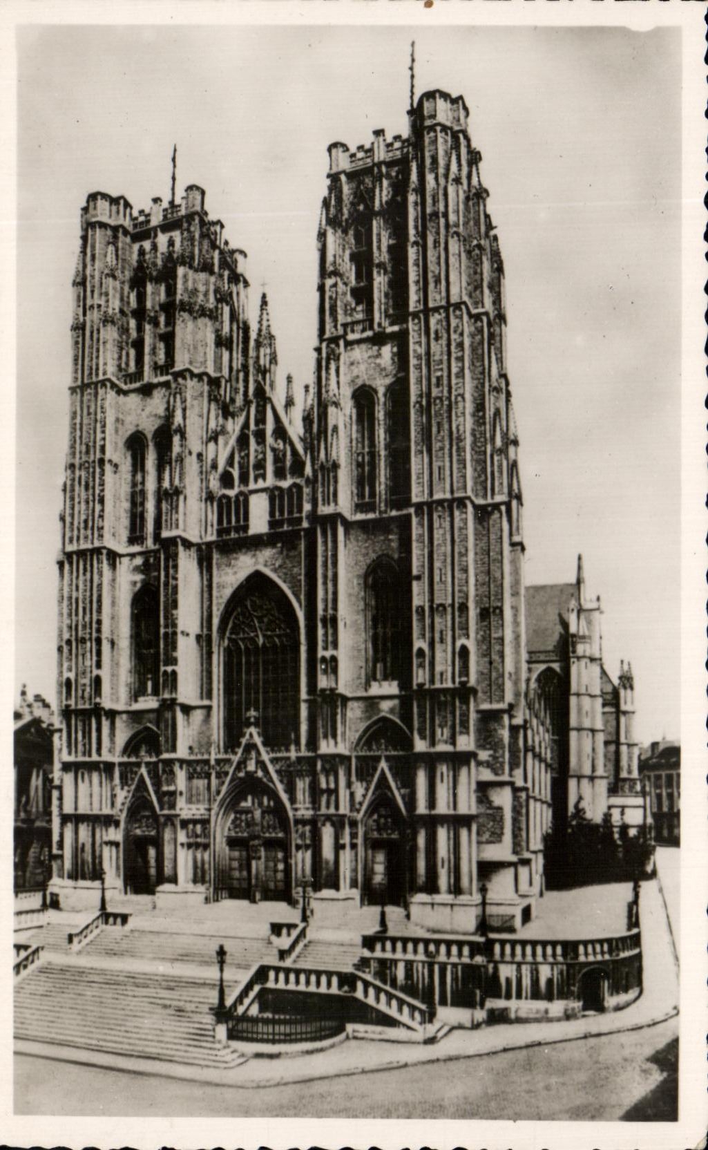 CPA Bruxelles Eglise Collegiale des SS Michel et Gudule 