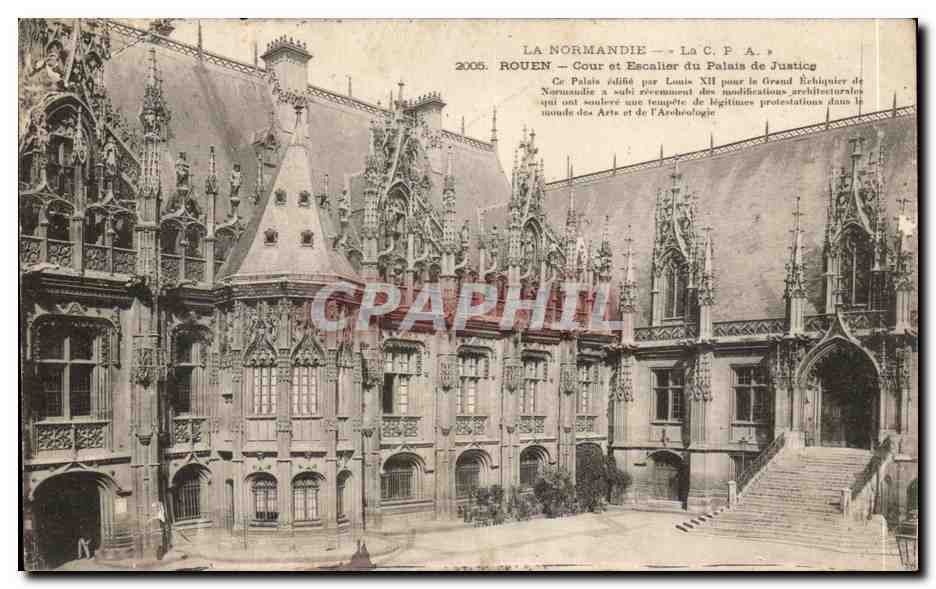 CPA La Normandie Rouen Cour et Escalier Du Palais De Justice