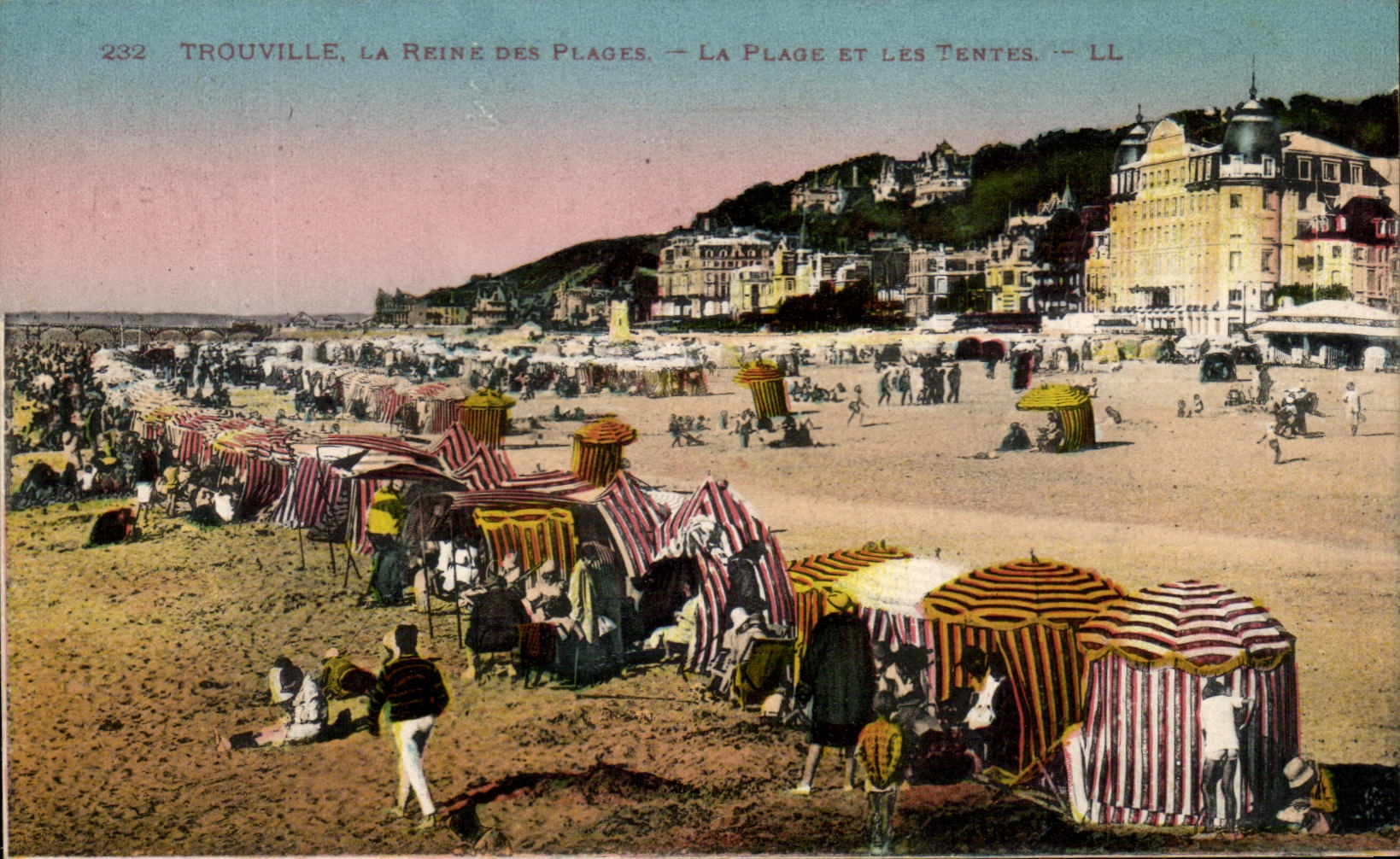 CPA Trouville La Reine Des Plages La Plage et Les Tentes