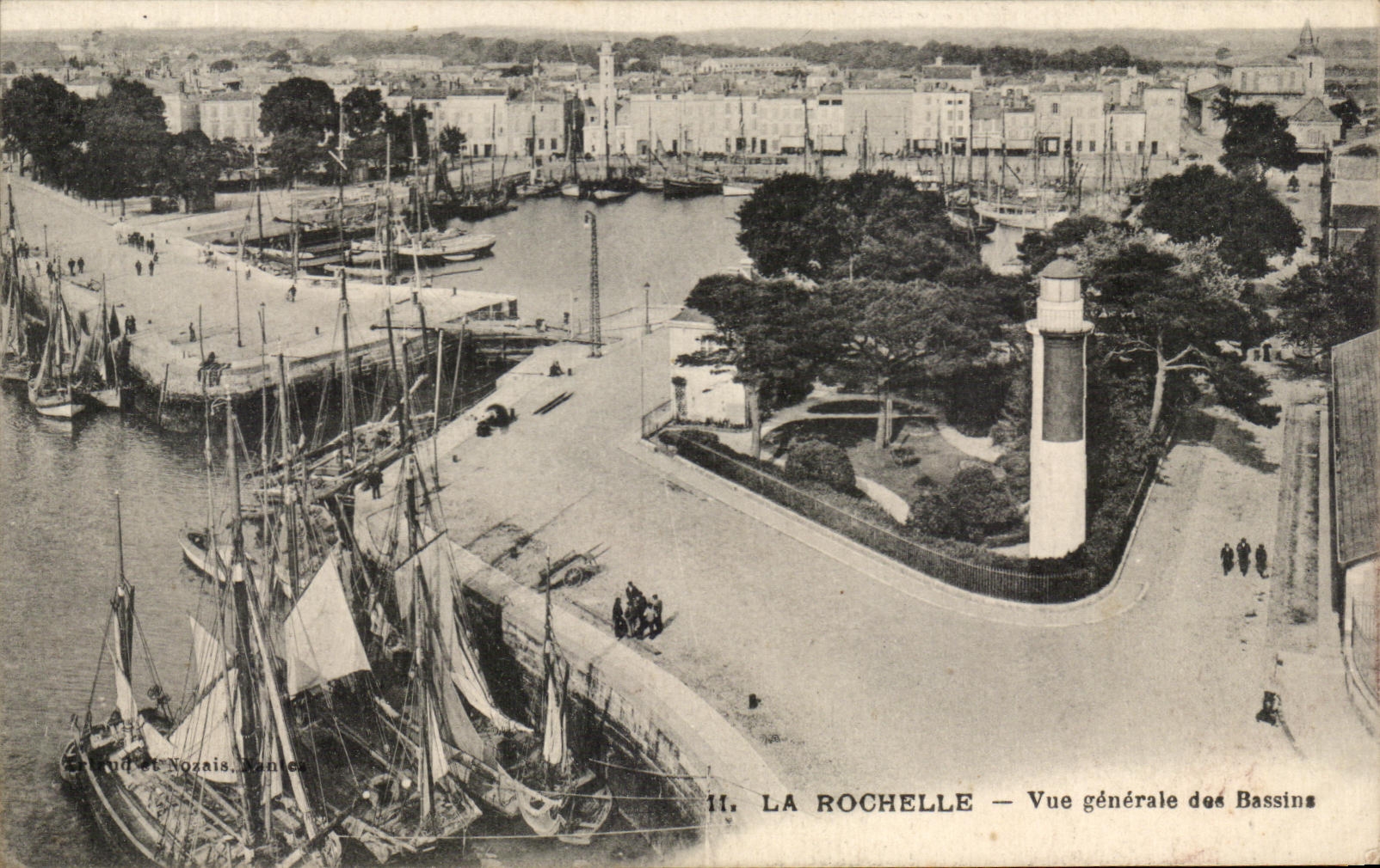 La Rochelle — Vue générale des Bassins — Éditeur : Éd. St. Nozais, Nantes