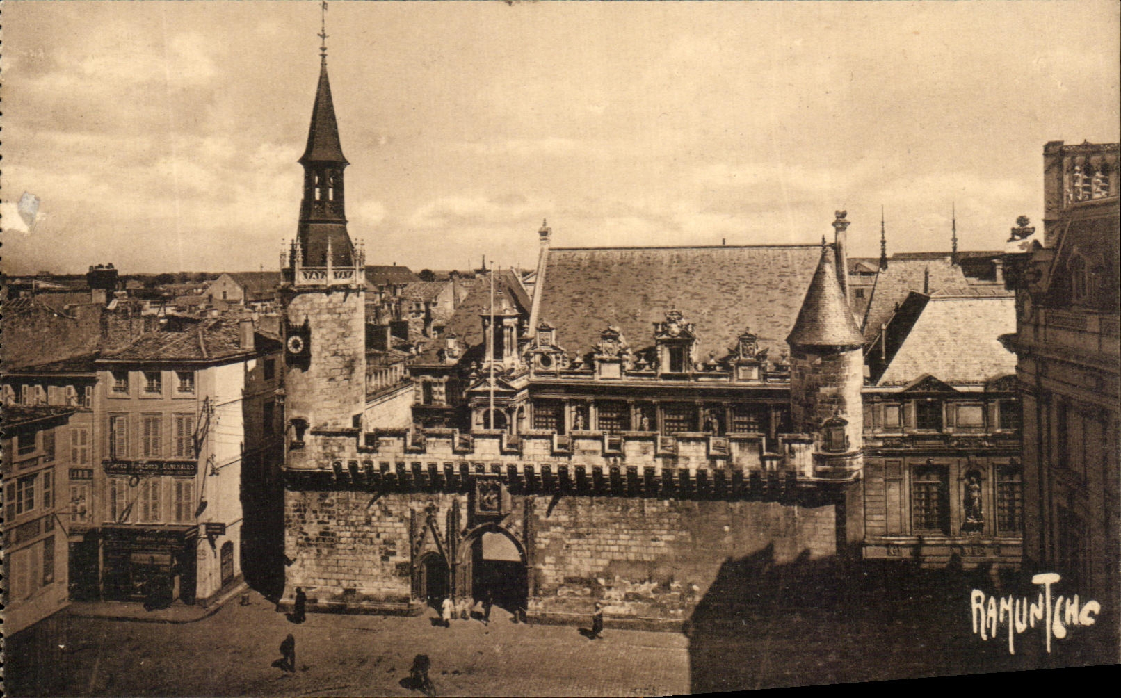 Porte de la ville de La Rochelle — vue panoramique — Ramuntcho