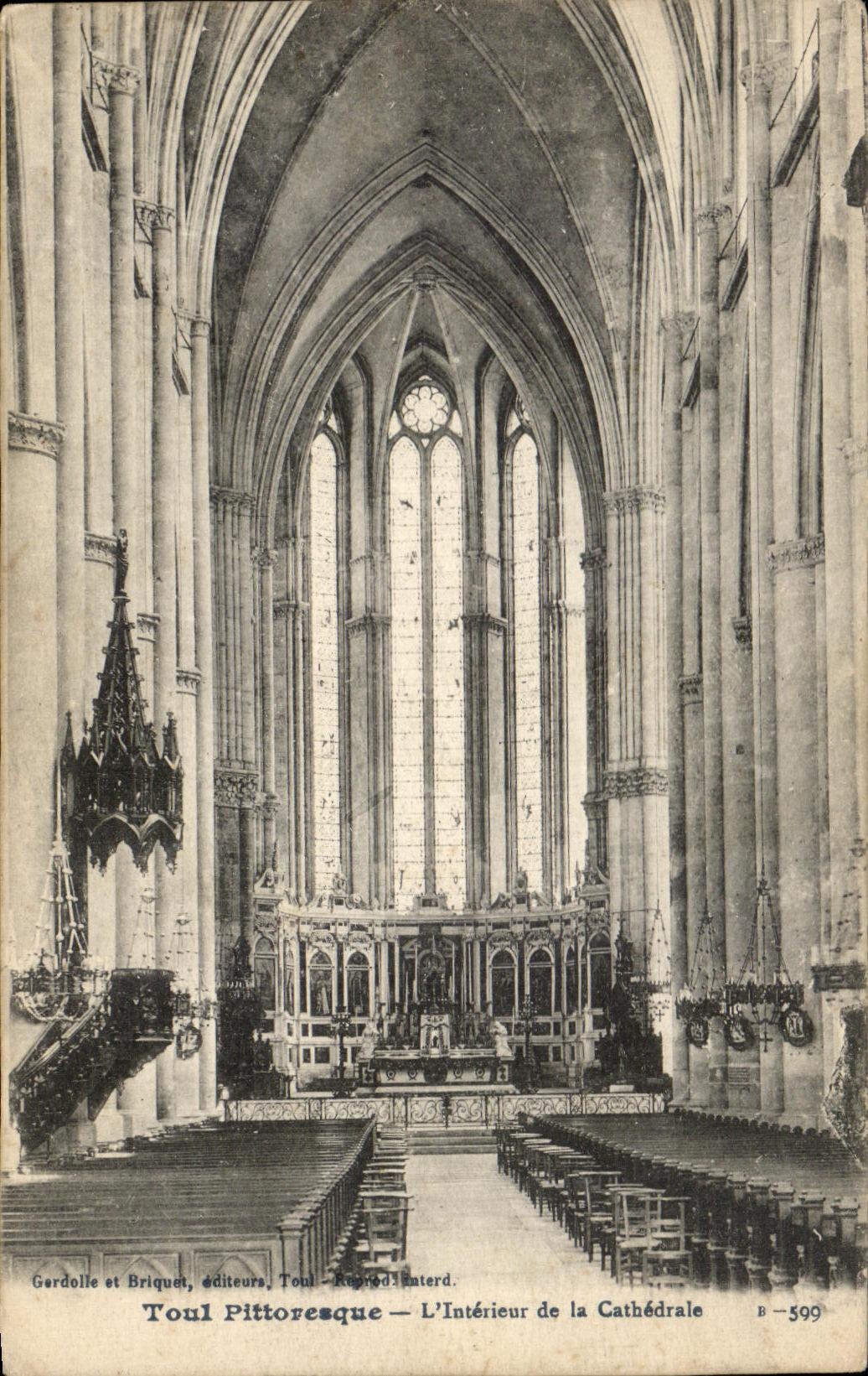 CPA Toul Pittoresque L'Interieur de la Cathedrale