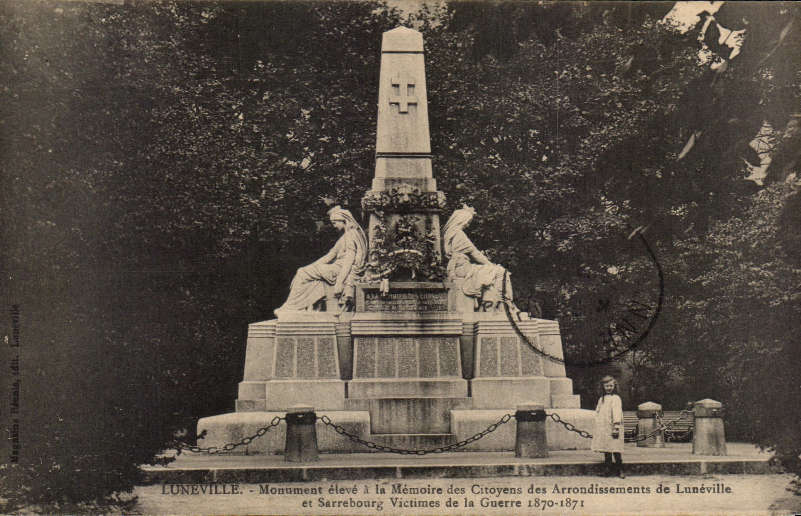 CPA Luneville Monument eleve a la Memoire des Citoyens des Arrondissements de Luneville et Sarrebourg victimes de la gue