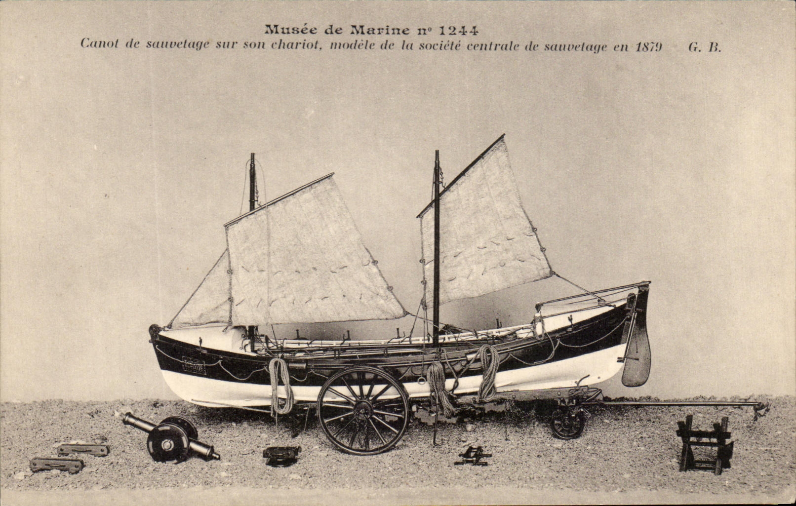 CPA Musee de Marine Canot de Sauvetuge sur son chariot mode le de la societe centrale de saudetage en 1879