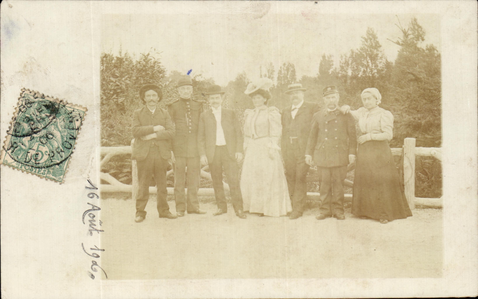 CARTE PHOTO Groupe Costumes Militaria