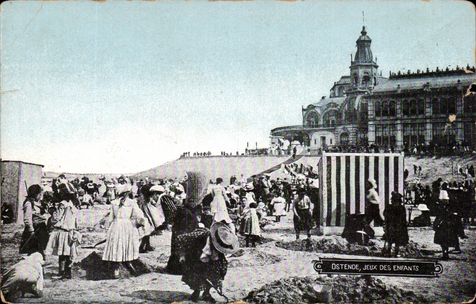 Ostende, Jeux des Enfants — vue de la plage avec le Grand Hôtel en arrière-plan