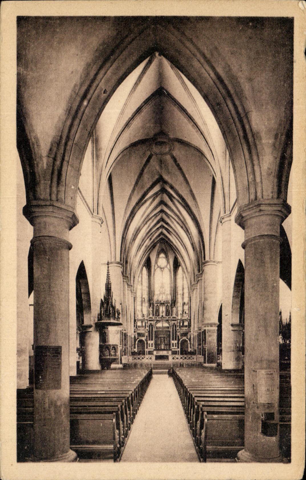 Interior de la iglesia — Remiremont — editor CPAPHIL n°78