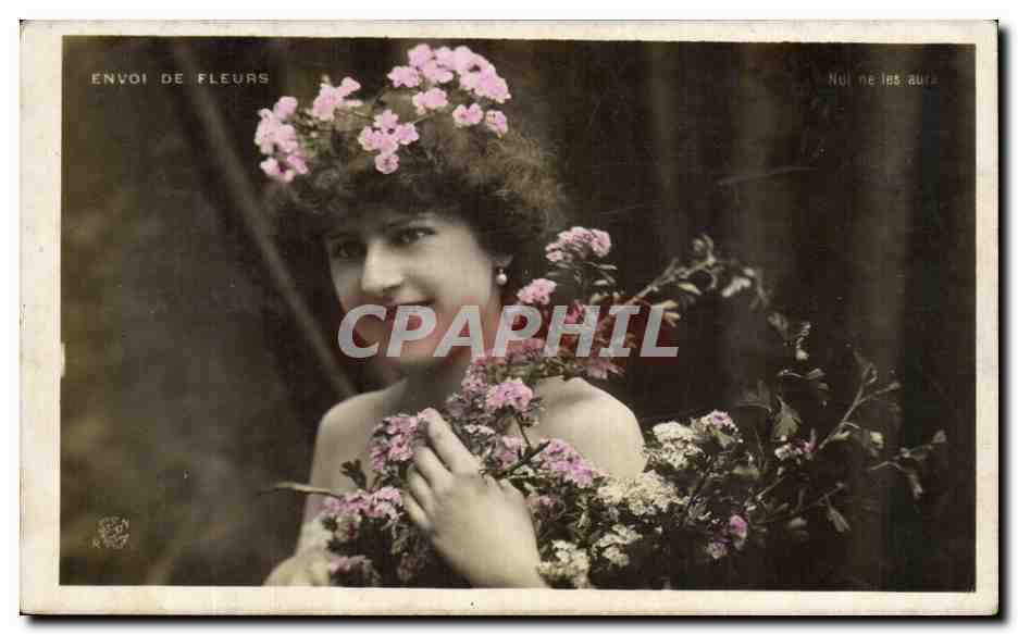 CPA Fantaisie Femme Envoi de fleurs