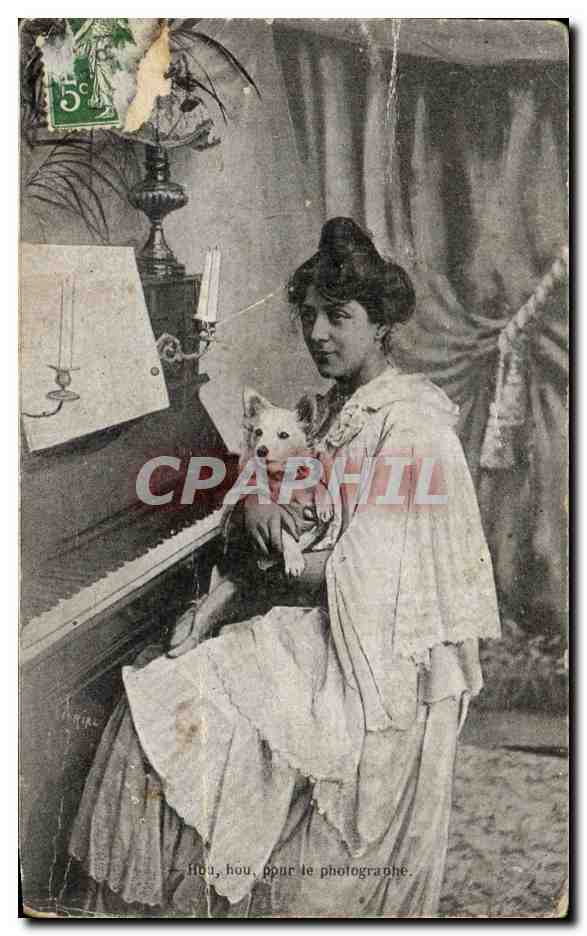 CPA Fantaisie Femme Piano Chien