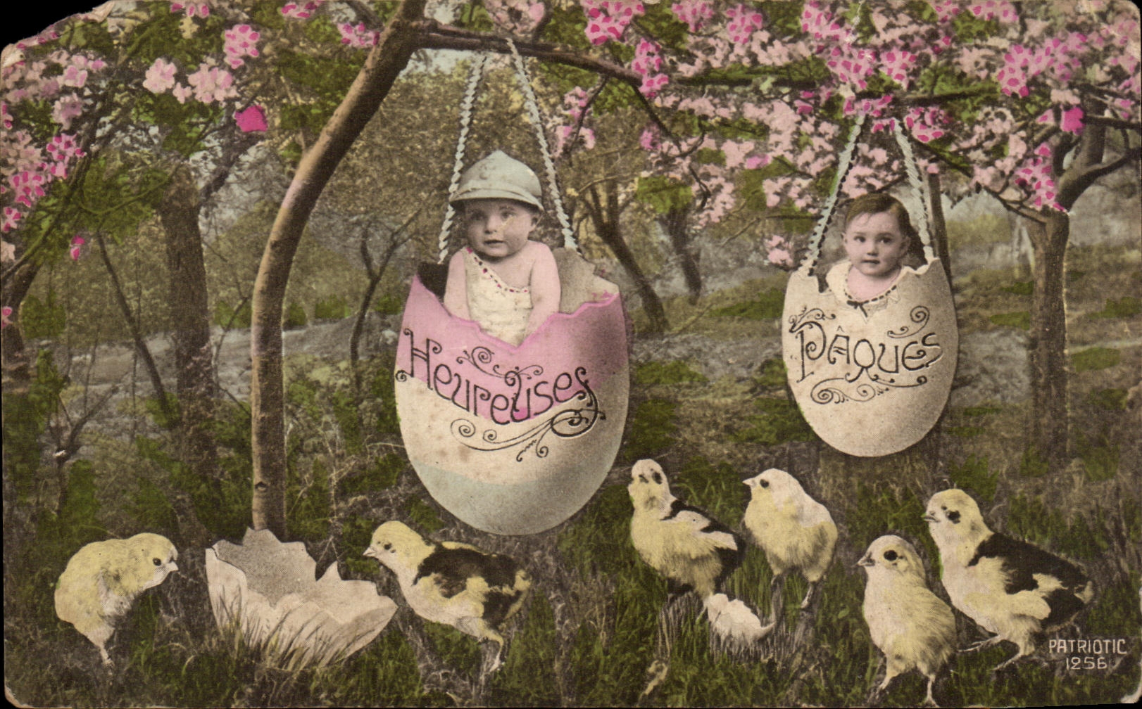 CPA Fantaisie Enfant Paques Poussins Militaria 