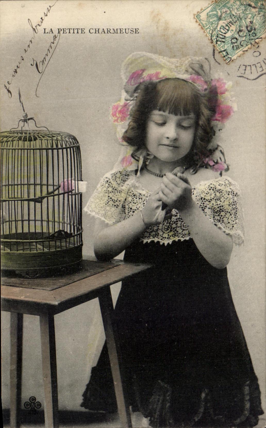 CPA Fantaisie Enfant La petite charmeuse Oiseau