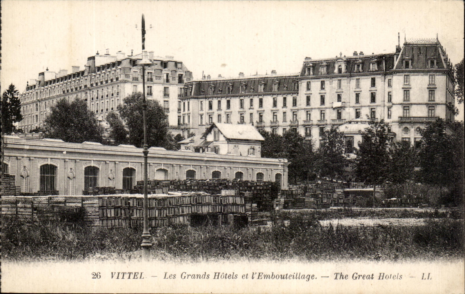 CPA Vittel Les Grands Hotels Et l'embouteillage 
