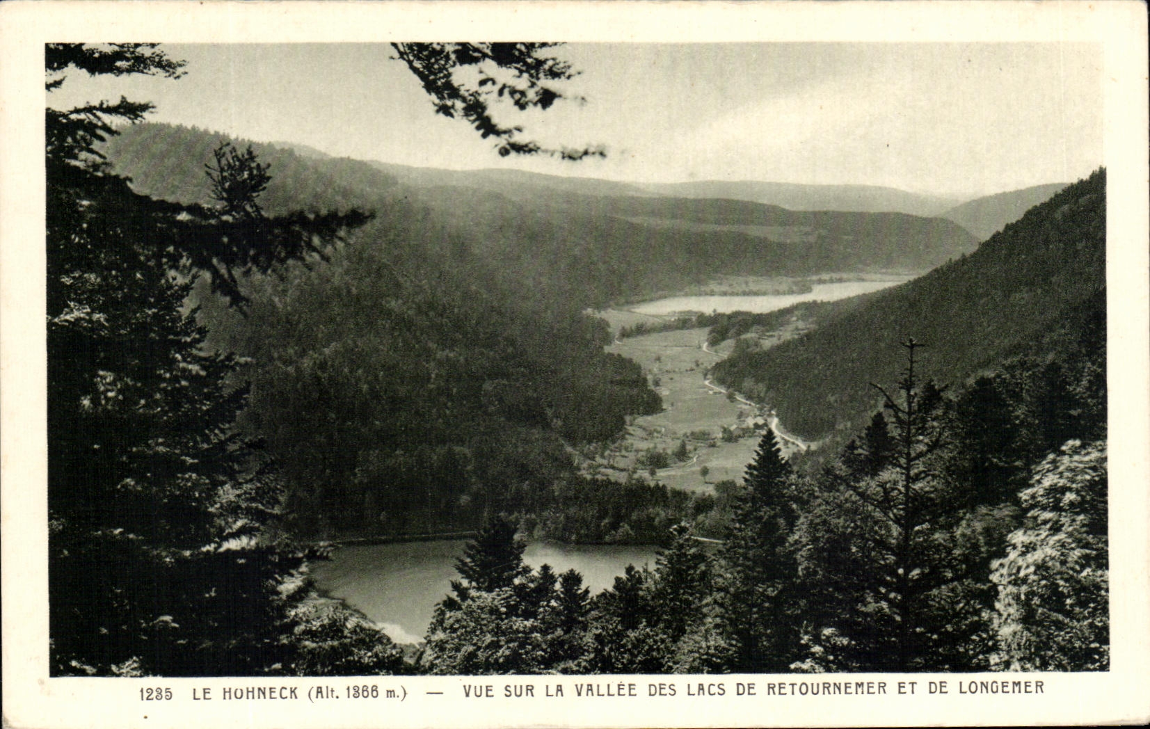 Le Hohneck (Alt. 1866 m.) — Vue sur la vallée des lacs de Retournemer et de Longemer
