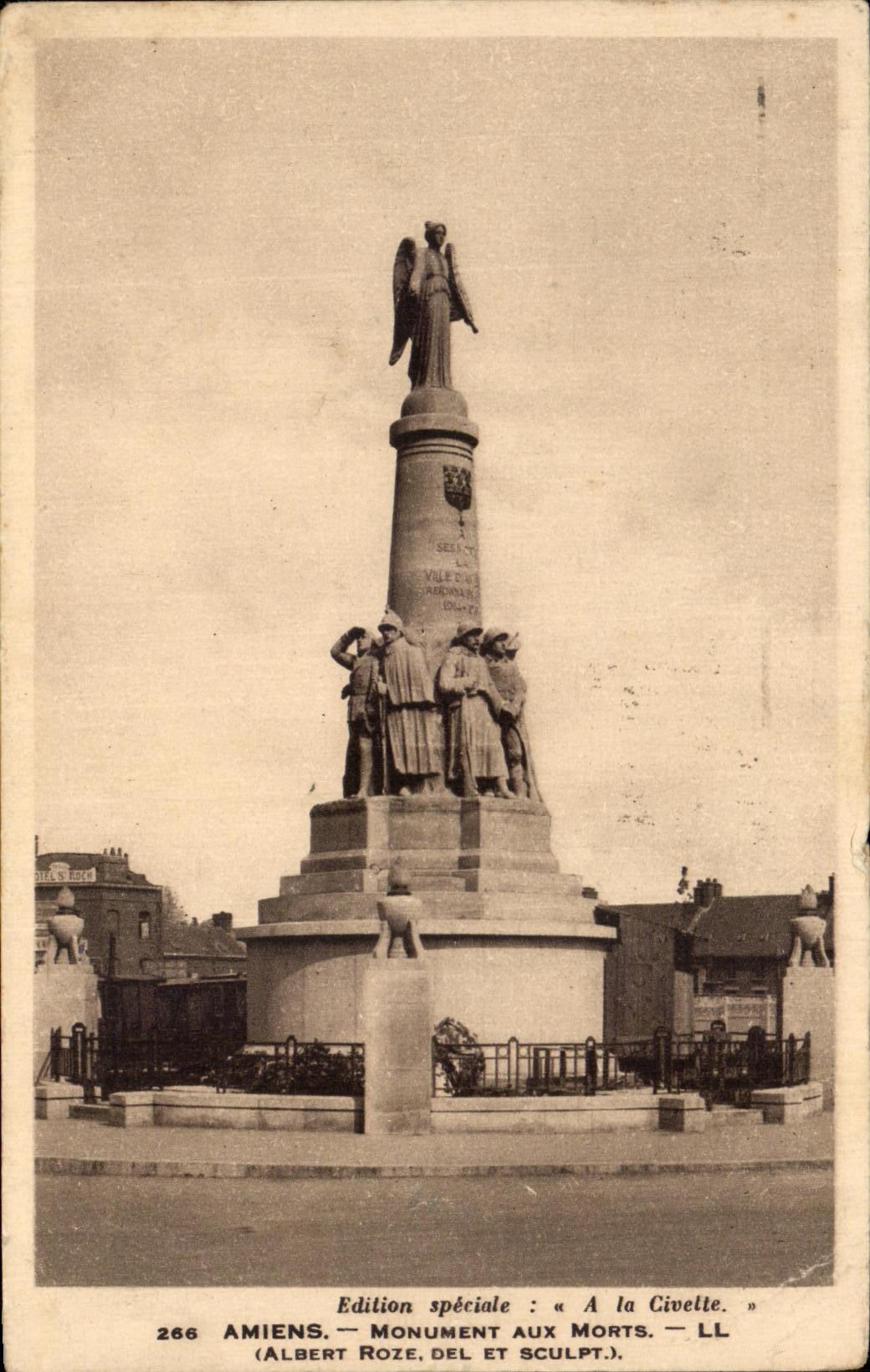 CPA Amiens Monument aux Morts Militaria 