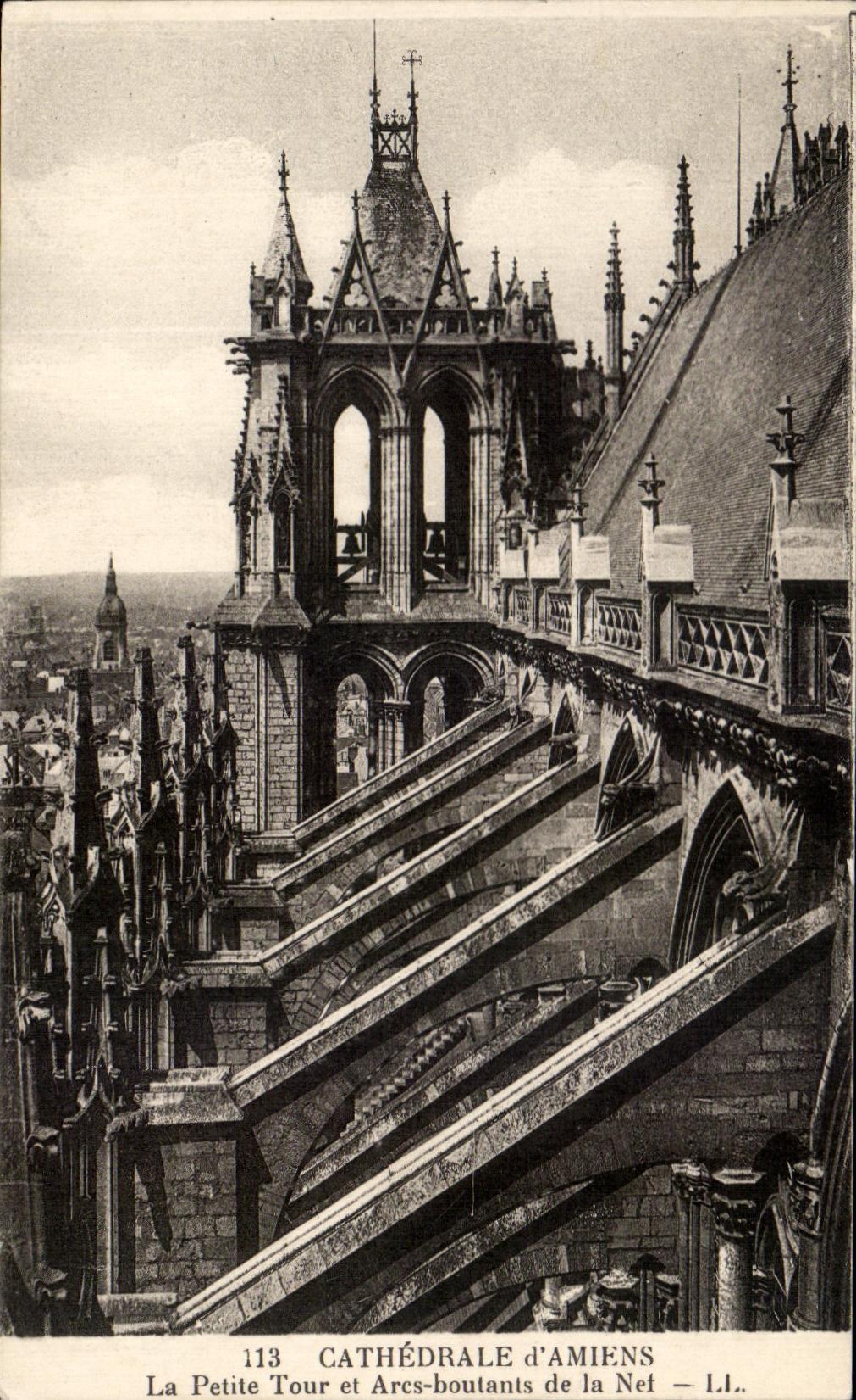CPA Cathedrale D'Amiens La Petite Tour et Arcs Boutants de la Nef